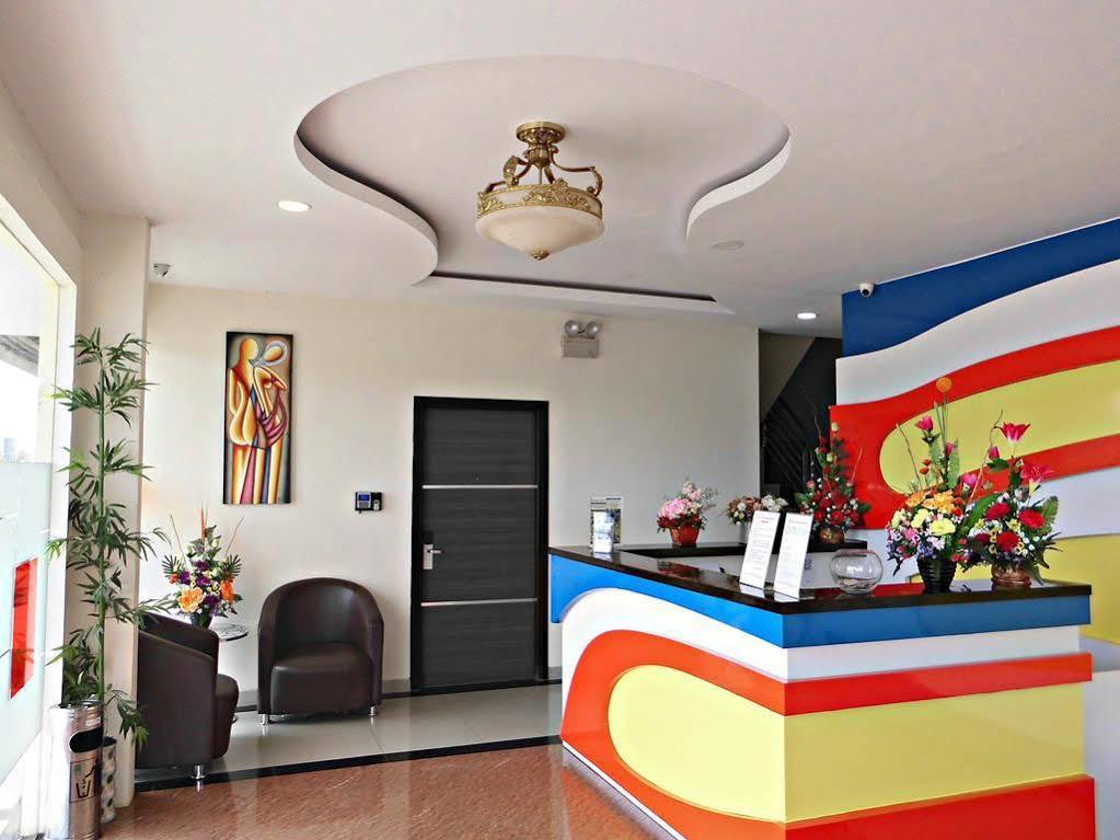 מלון Batam Blitz מראה חיצוני תמונה